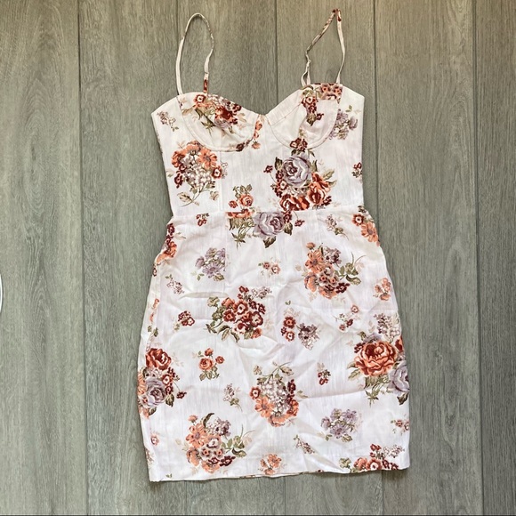 Floral print mini linen dress - Picture 2 of 16